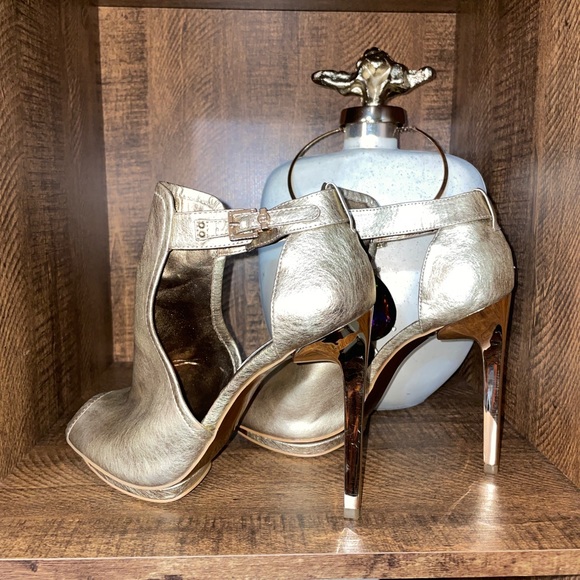 BCBGMaxAzaria “Ma-Laleh” Peeptoe Bootie- sz9 - Picture 4 of 4